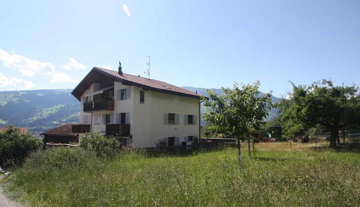 Bauernhaus mit Stall und Garten in Feldis