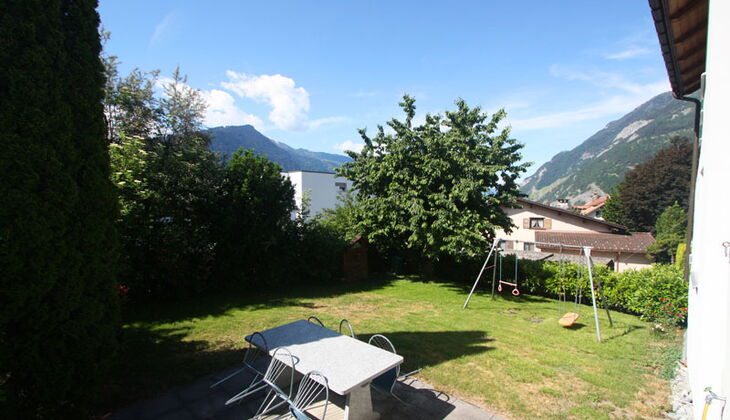 Bauernhaus mit Stall und Garten in Feldis